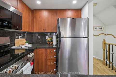 Photo 8 at 1011 - 18 Laidlaw Street, South Parkdale, Toronto
