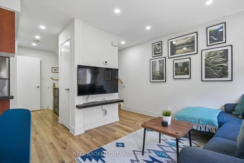Photo 11 at 1011 - 18 Laidlaw Street, South Parkdale, Toronto