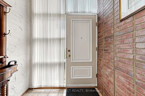 Photo 2 at 22 Woodgrove Drive, West Hill, Toronto