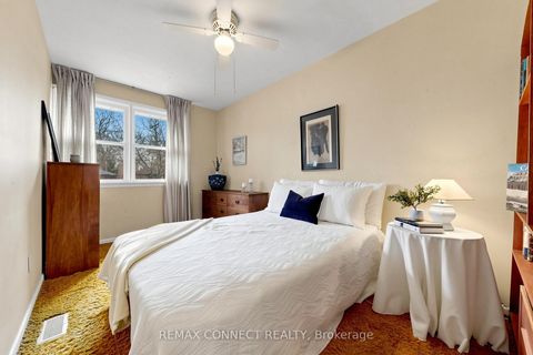 Photo 19 at 22 Woodgrove Drive, West Hill, Toronto