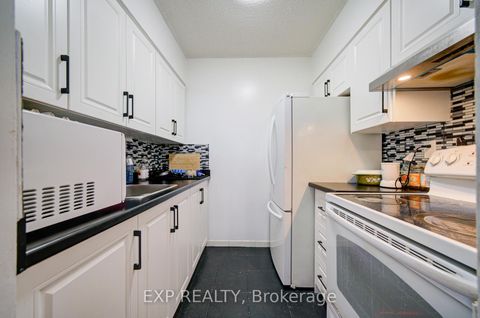 Photo 8 at 402 - 50 Lotherton Pathway, Glen Park, Toronto