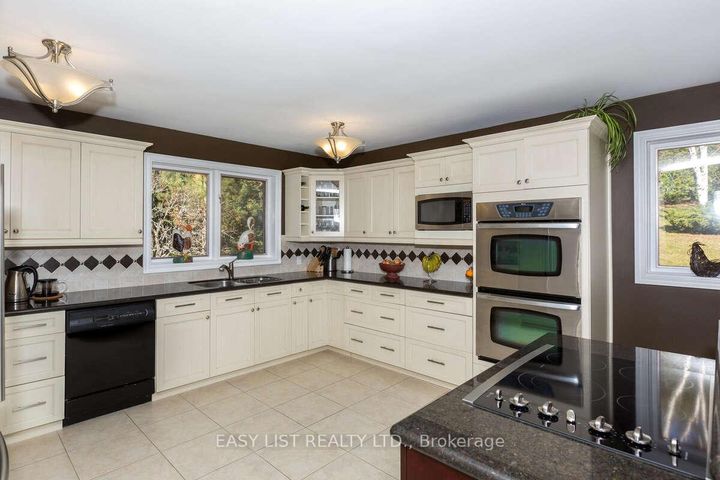 Photo 5 at 5 Worden View, Rural Halton Hills, Halton Hills