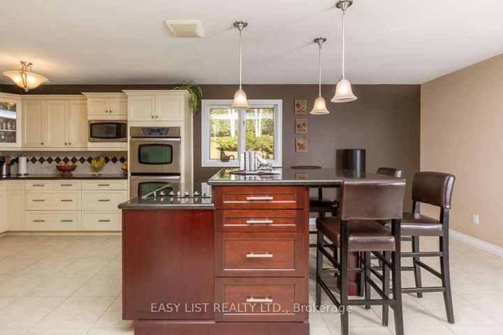 Photo 12 at 5 Worden View, Rural Halton Hills, Halton Hills