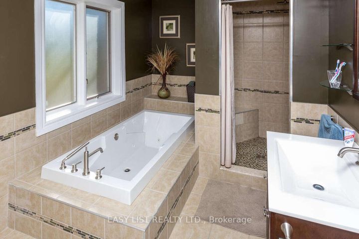 Photo 22 at 5 Worden View, Rural Halton Hills, Halton Hills