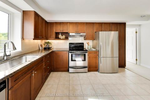 Photo 7 at 401 - 645 Millwood Road, Mount Pleasant East, Toronto
