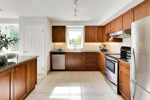 Photo 8 at 401 - 645 Millwood Road, Mount Pleasant East, Toronto