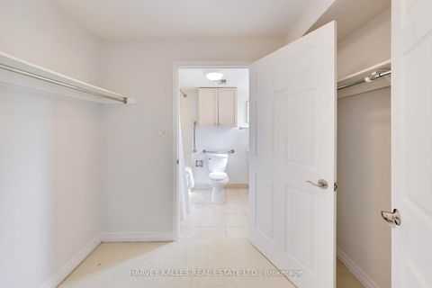 Photo 12 at 401 - 645 Millwood Road, Mount Pleasant East, Toronto