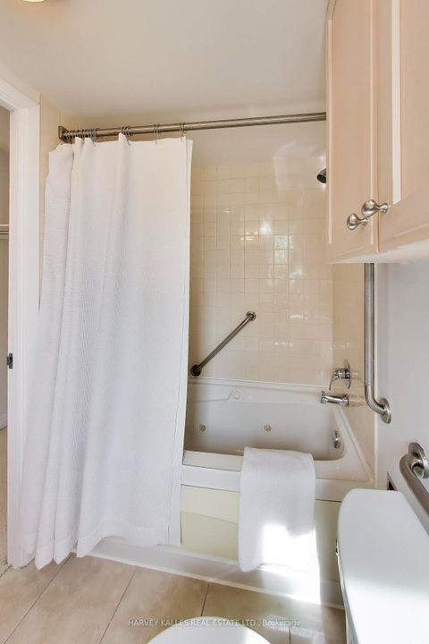 Photo 14 at 401 - 645 Millwood Road, Mount Pleasant East, Toronto