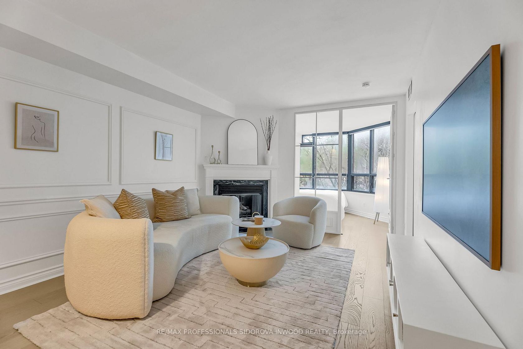 302 - 1 Ripley Avenue, Swansea, Toronto 