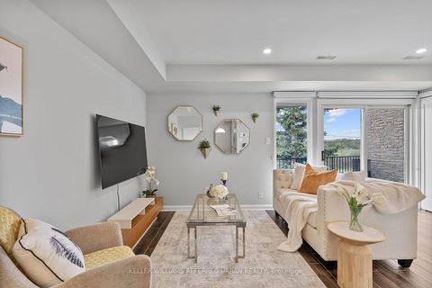 Photo 2 at 4 - 2 Withrow Avenue, North Riverdale, Toronto