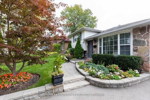 Photo 1 at 35 Manorglen Crescent, Malvern West, Toronto