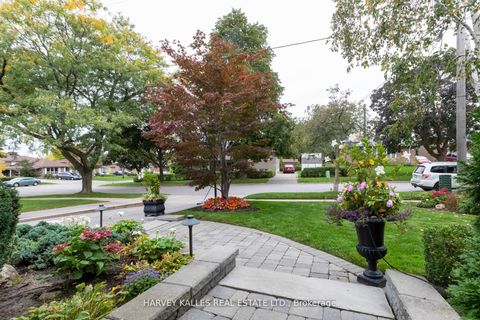 Photo 2 at 35 Manorglen Crescent, Malvern West, Toronto