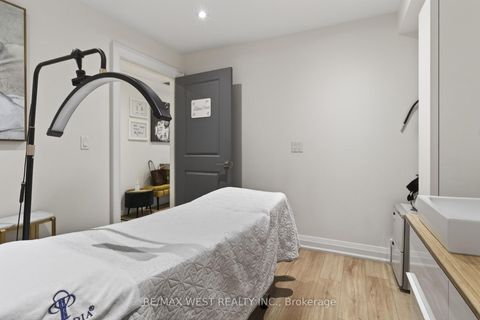 Photo 6 at 10 - 160 Cidermill Avenue, Concord, Vaughan