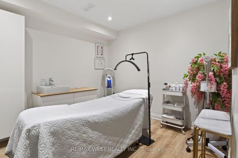 Photo 7 at 10 - 160 Cidermill Avenue, Concord, Vaughan