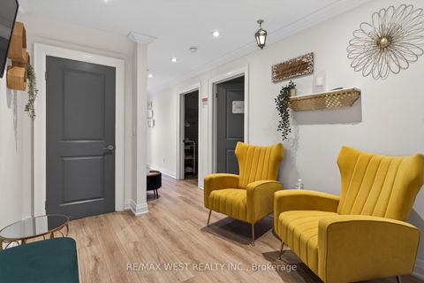 Photo 9 at 10 - 160 Cidermill Avenue, Concord, Vaughan