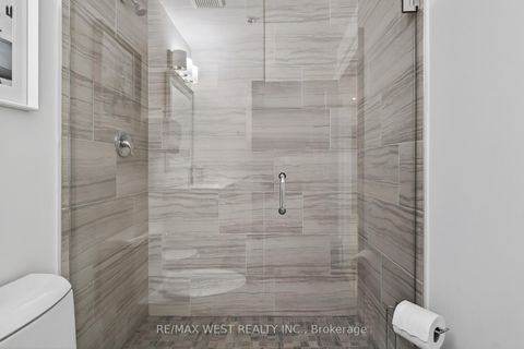 Photo 10 at 10 - 160 Cidermill Avenue, Concord, Vaughan