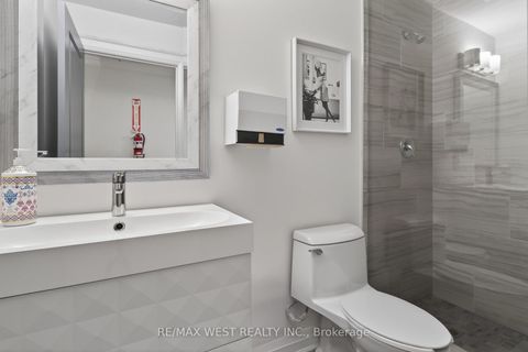 Photo 11 at 10 - 160 Cidermill Avenue, Concord, Vaughan