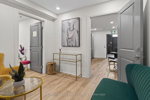 Photo 12 at 10 - 160 Cidermill Avenue, Concord, Vaughan