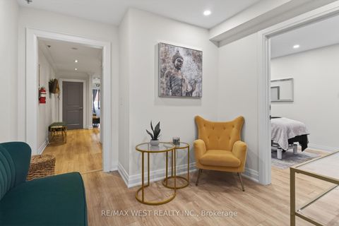 Photo 13 at 10 - 160 Cidermill Avenue, Concord, Vaughan