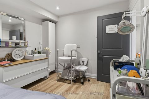 Photo 15 at 10 - 160 Cidermill Avenue, Concord, Vaughan