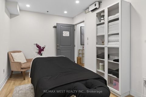 Photo 16 at 10 - 160 Cidermill Avenue, Concord, Vaughan