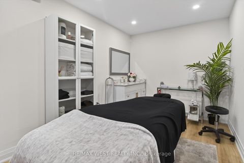 Photo 17 at 10 - 160 Cidermill Avenue, Concord, Vaughan
