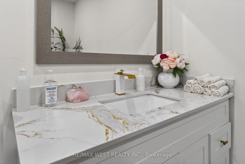 Photo 18 at 10 - 160 Cidermill Avenue, Concord, Vaughan