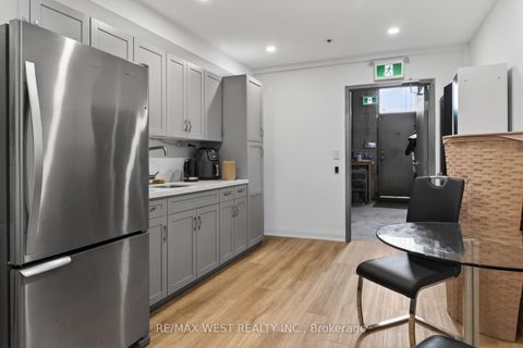 Photo 20 at 10 - 160 Cidermill Avenue, Concord, Vaughan