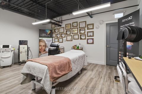 Photo 30 at 10 - 160 Cidermill Avenue, Concord, Vaughan