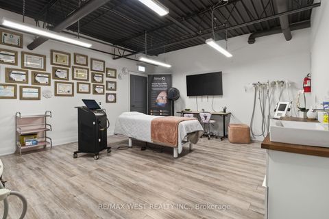 Photo 32 at 10 - 160 Cidermill Avenue, Concord, Vaughan