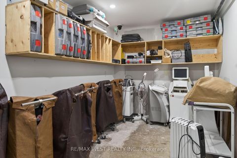 Photo 36 at 10 - 160 Cidermill Avenue, Concord, Vaughan
