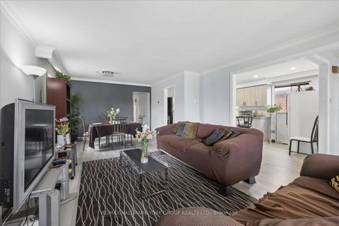 Photo 7 at 30 Briarbluff Avenue, West Hill, Toronto
