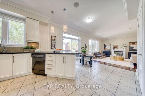 Photo 9 at 42 Grand Oak Drive, Oak Ridges, Richmond Hill