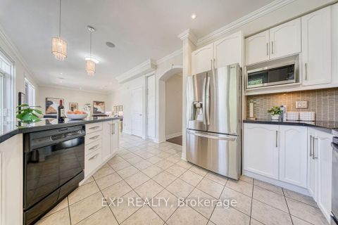 Photo 12 at 42 Grand Oak Drive, Oak Ridges, Richmond Hill