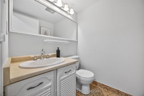 Photo 14 at 122 - 80 Quebec Avenue, High Park North, Toronto