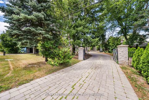 Photo 2 at 318 Centre Street, Uplands, Vaughan