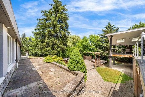 Photo 18 at 318 Centre Street, Uplands, Vaughan