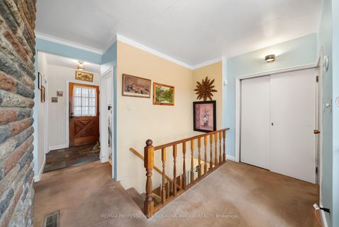 Photo 11 at 30 Rambert Crescent, Swansea, Toronto