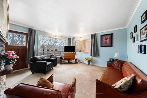 Photo 12 at 30 Rambert Crescent, Swansea, Toronto