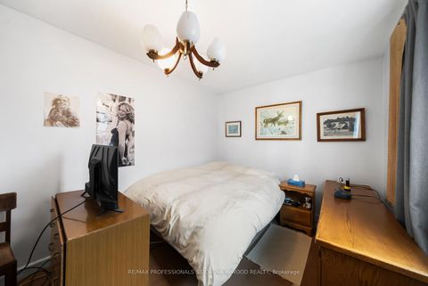Photo 18 at 30 Rambert Crescent, Swansea, Toronto
