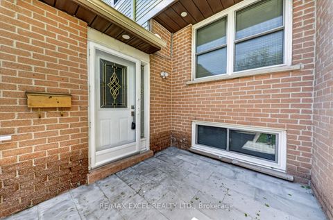 Photo 1 at 18 Scotney Grove, Malvern, Toronto