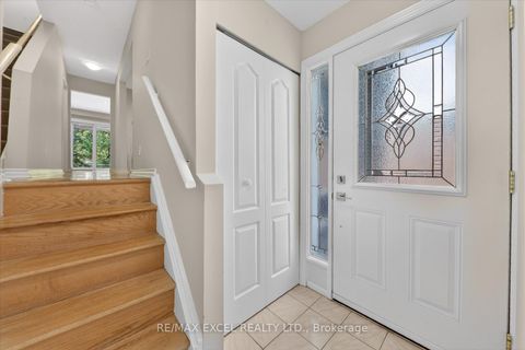 Photo 2 at 18 Scotney Grove, Malvern, Toronto