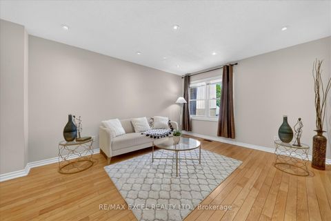 Photo 3 at 18 Scotney Grove, Malvern, Toronto