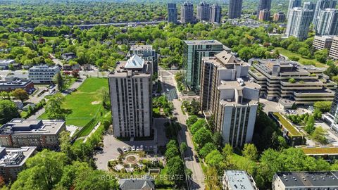 Photo 2 at 701 - 5 Kenneth Avenue, Willowdale East, Toronto