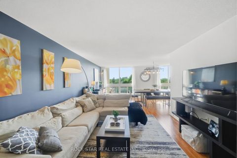 Photo 12 at 701 - 5 Kenneth Avenue, Willowdale East, Toronto