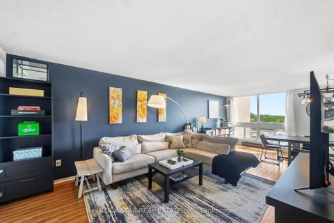Photo 13 at 701 - 5 Kenneth Avenue, Willowdale East, Toronto