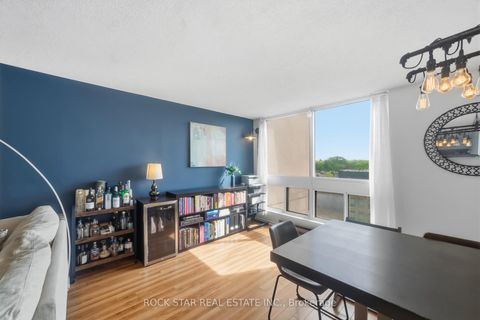 Photo 14 at 701 - 5 Kenneth Avenue, Willowdale East, Toronto