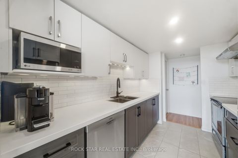 Photo 16 at 701 - 5 Kenneth Avenue, Willowdale East, Toronto