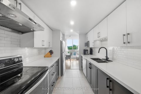 Photo 17 at 701 - 5 Kenneth Avenue, Willowdale East, Toronto