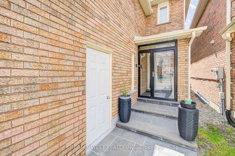 Photo 1 at 11 Danilack Court, Milliken, Toronto